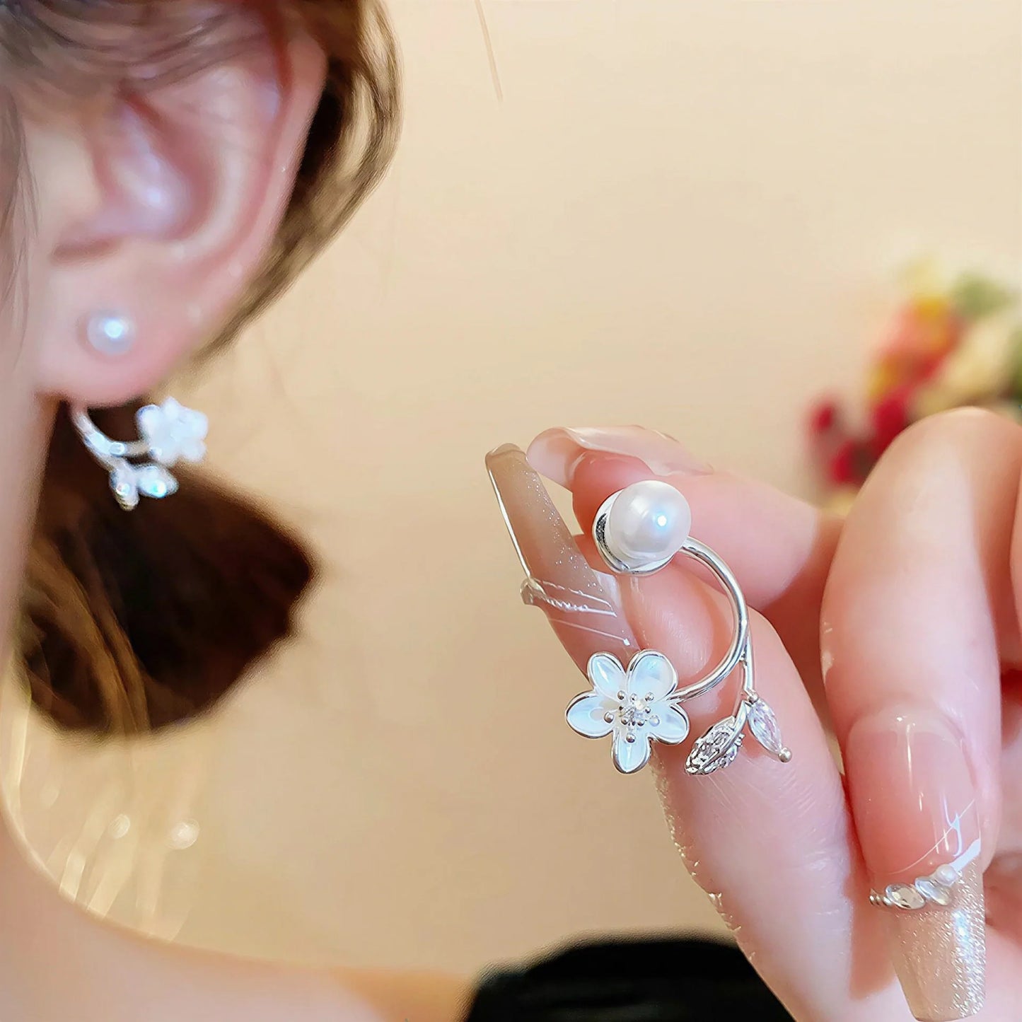 🎀Kolczyki Ethereal Blossom: Srebrne kolczyki z kwiatami i perłami dla kobiet