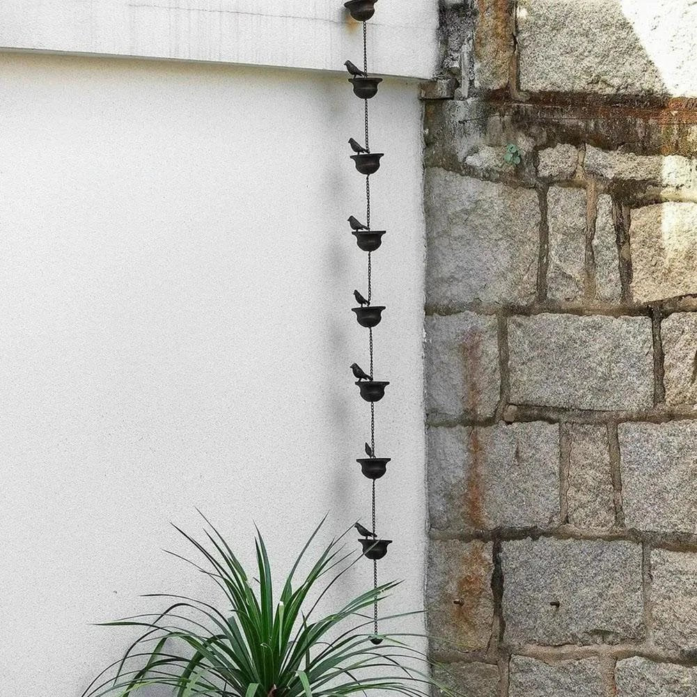 Waar regen kunst ontmoet - Decoratieve regenketting met vogelbad ontwerp